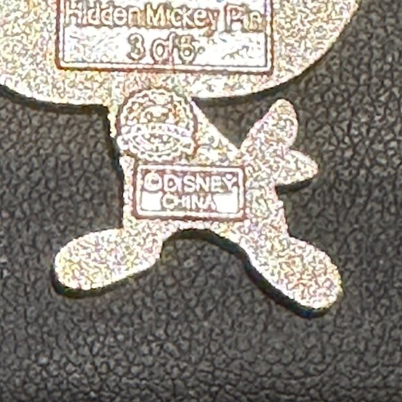 Disney Parks Hidden Orange Bird Happy 2011 Pin Mickey Mouse Trading Pin Authenti - Picture 6 of 6